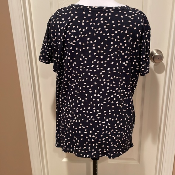 Gap Short Sleeve Navy Blue Top with Flowers Size M - Picture 3 of 6
